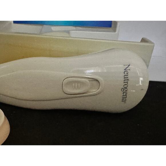 681 NOS Neutrogena Healthy Skin Rejuvenator - Picture 6 of 8